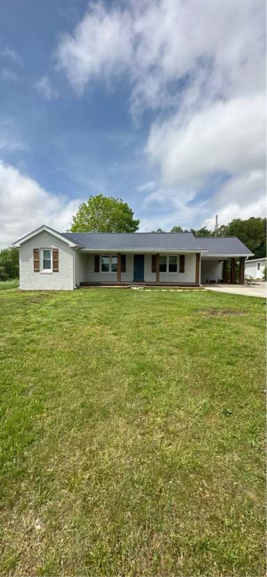 Main picture of 1305 Rapids Rd