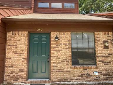 Main picture of 1242 High Rd