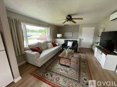 Main picture of 204 Flora Ct