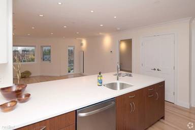 Main picture of 1469 Beacon St