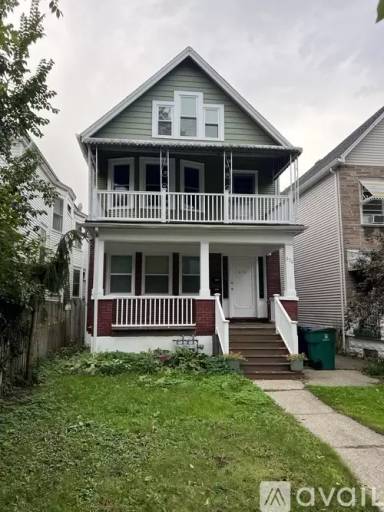 Main picture of 674 Richmond Ave