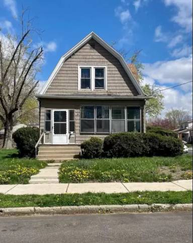 Main picture of 319 E Archer Ave