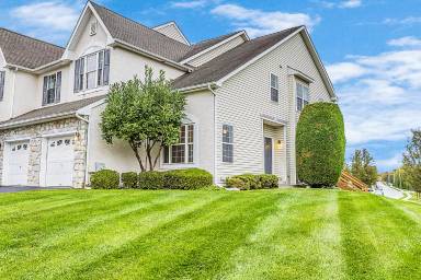Main picture of 2 Adams Ln