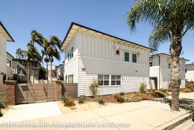 Main picture of 1341 Manhattan Beach Blvd