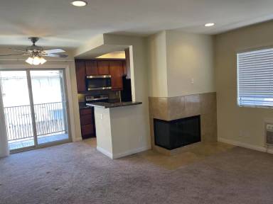 Main picture of 3958 Iowa St