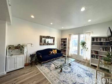 Main picture of 4276 S Main St