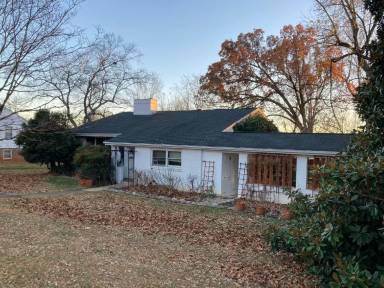 Main picture of 2239 Woodcrest Dr