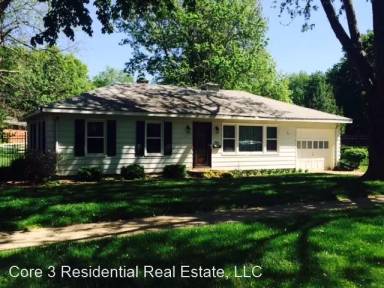Main picture of 904 E Jefferson St