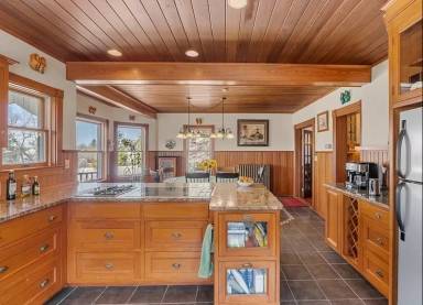 Main picture of 1010 Tucker Rd