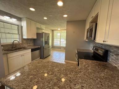 Main picture of 5252 Hiram Lithia Springs Rd