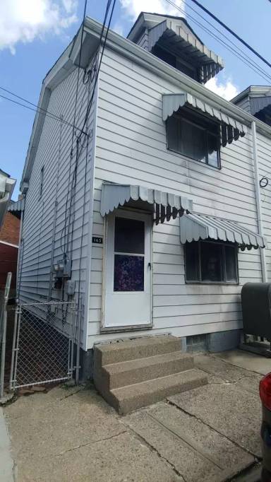 Main picture of 165 S 16th St