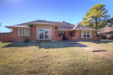 Main picture of 7114 E 90th Pl