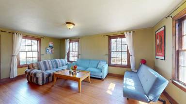 Main picture of 2334 Baker St