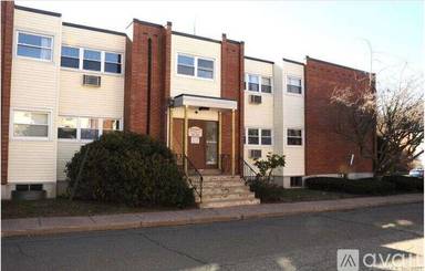 Main picture of 32 Thompson Rd