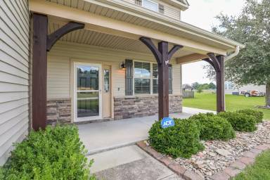 Main picture of 174 River Winding Rd