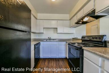 Main picture of 4930 E Owens Ave