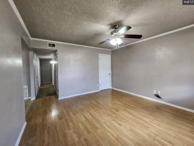 Main picture of 907 Barry Dr
