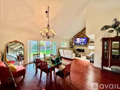 Main picture of 3130 E Elm St