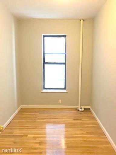 Main picture of 57 E 95th St