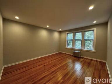 Main picture of 6422 N Greenview Ave