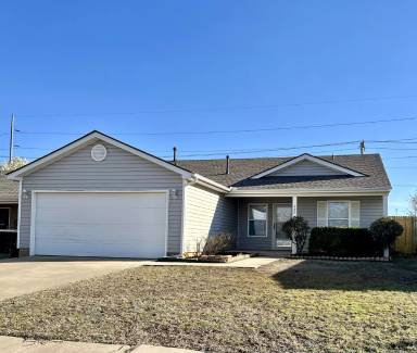 Main picture of 422 English Elm Ln