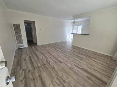 Main picture of 13556 Wyandotte St