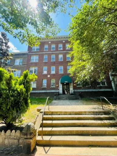 Main picture of 815 Maryland Ave NE