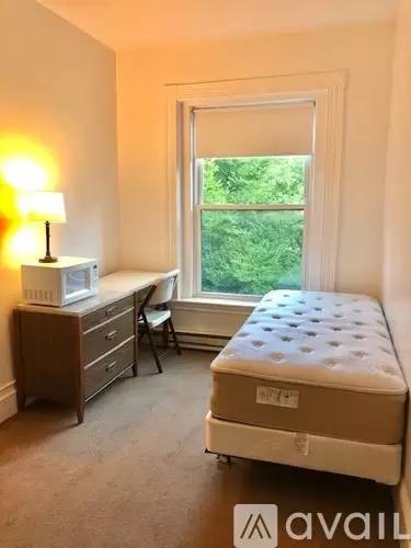 Main picture of 1077 Beacon St