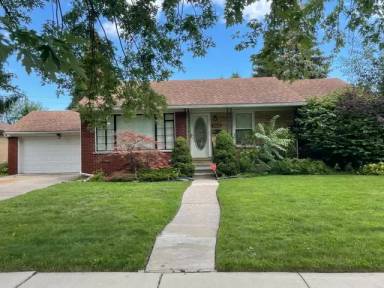 Main picture of 23810 Roxana Ave