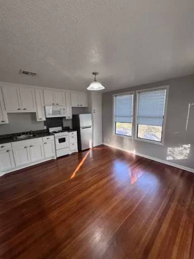 Main picture of 2410 Laurel St