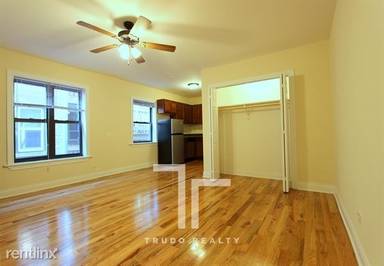 Main picture of 815-23 W Cornelia Ave