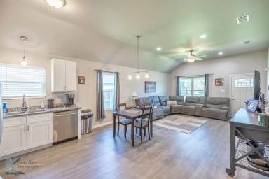 Main picture of 3233 Ann Arbor Ln