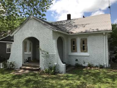 Main picture of 1822 N Market Ave