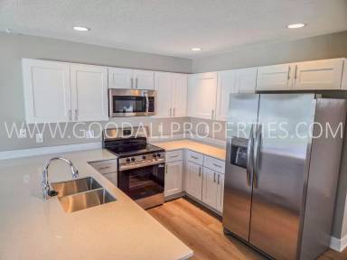 Main picture of 425 SE Waco Pl