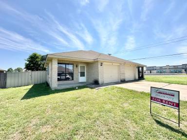 Main picture of 1100 Nicholas Cir