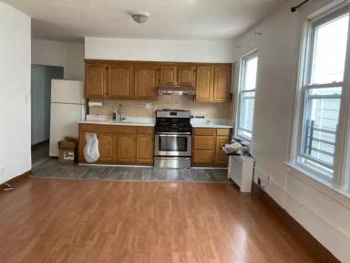 Main picture of 2447 W 3rd St