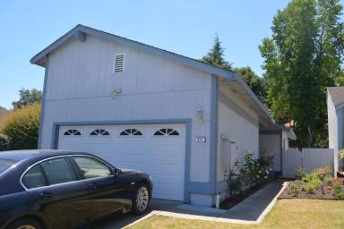 Main picture of 283 Brighton St