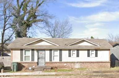 Main picture of 2938 Lake Park Rd