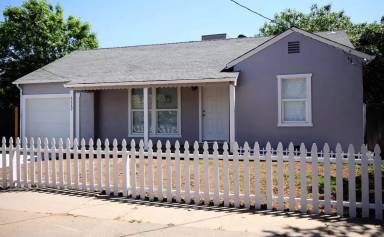 Main picture of 1117 Blue St