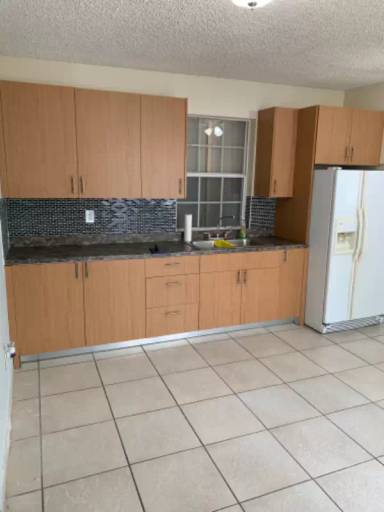 Main picture of 268 E 50th St