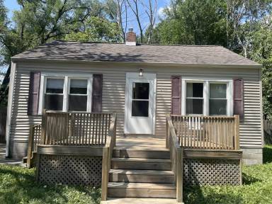 Main picture of 810 E Wilson Ave