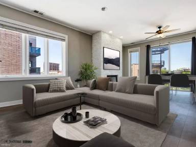 Main picture of 870 N Milwaukee Ave