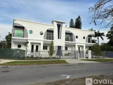 Main picture of 3300 NW 19th Ave