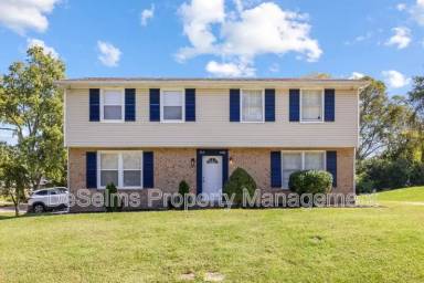 Main picture of 602 McPherson Ct S