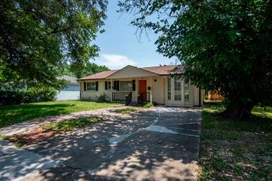 Main picture of 3532 Moon Dr