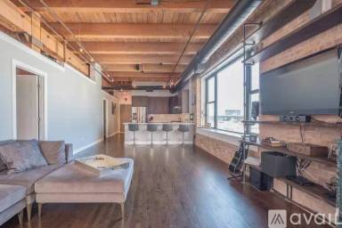 Main picture of 701 W Jackson Blvd