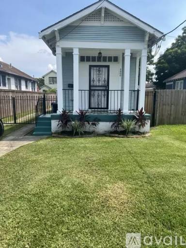 Main picture of 2500 Clover St