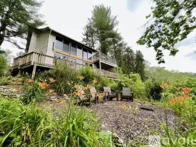 Main picture of 500 Golf Rd