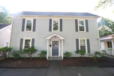 Main picture of 906 Lancaster St