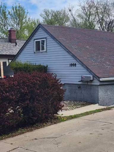 Main picture of 1008 N Prairie Ave
